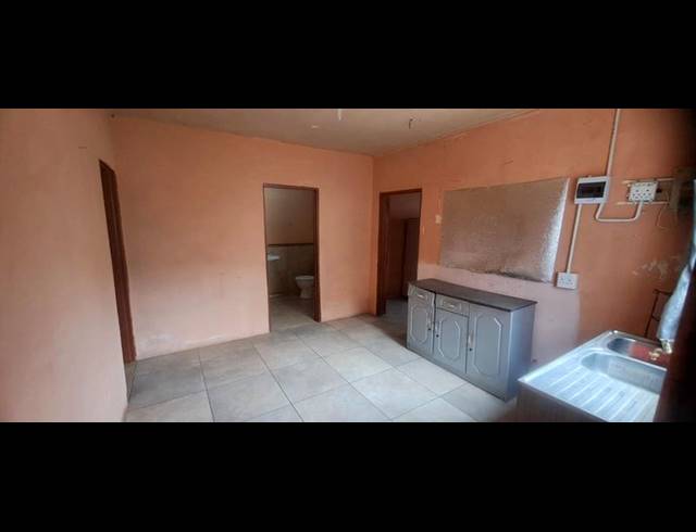 2 BEDROOM HOUSE FOR SALE IN SOL PLAATJIE